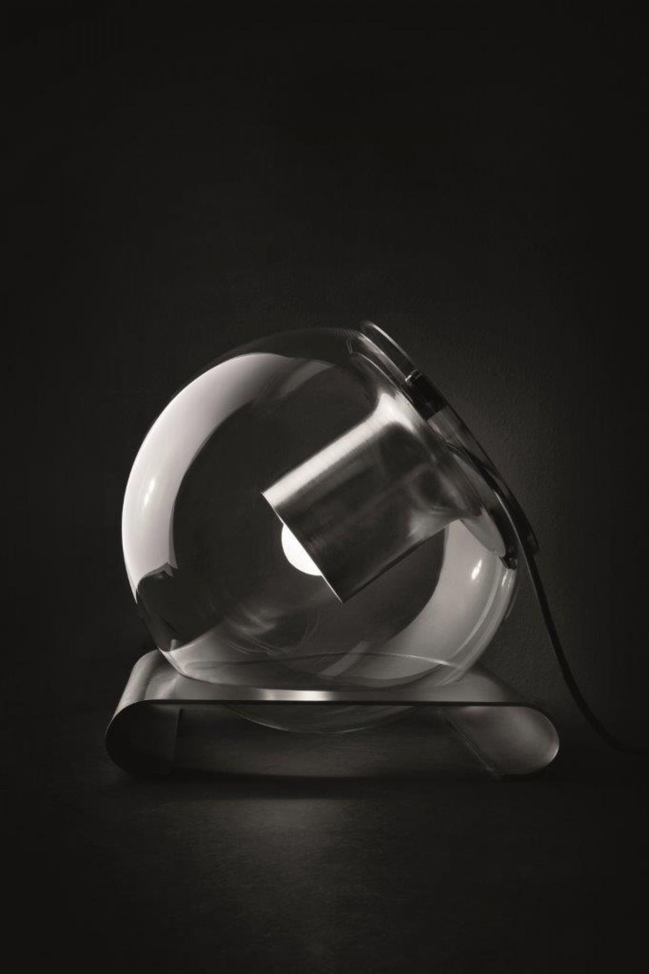 The Globe table lamp 228 Oluce 